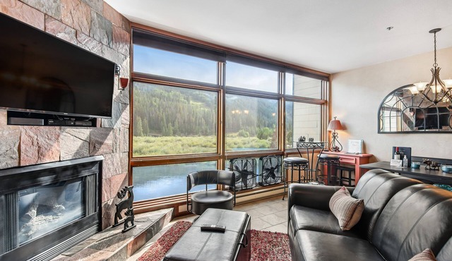 Condo in the Heart of River Run Village, with Jet Tub & Mountain Views