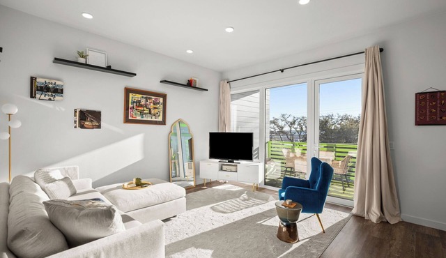 Condo in Vibrant Austin - 2 Bedroom/1 Bathroom