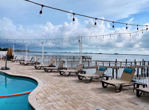 Condo in Waterfront Resort with Balcony Close to Beaches Free Bikes