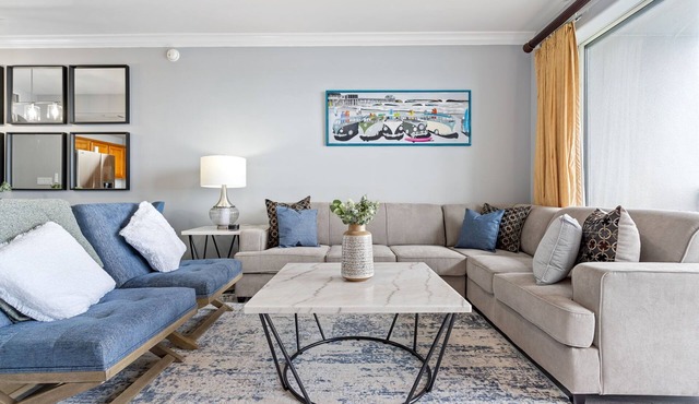 Condo is just 2 miles away from Disney, wonderful Lake view family-sized