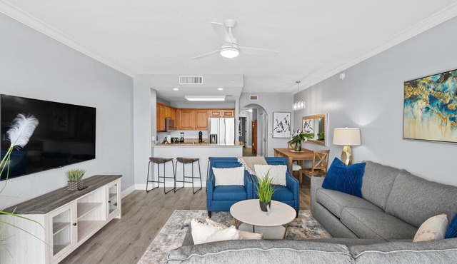 Condo is just 2 miles away from Disney, wonderful Lake view family-sized