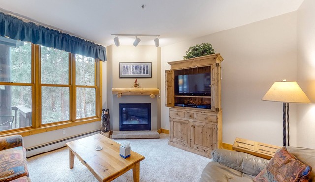 Condo Just Steps from a Free Ski Shuttle, Shared Pool and Hot Tubs