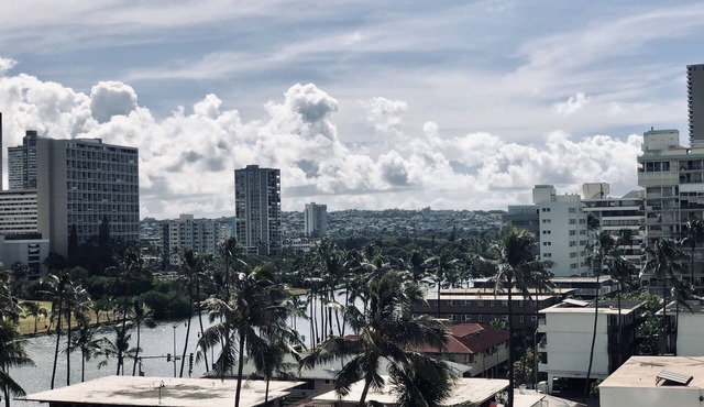 Condo Located in Waikiki, 2 Bedrooms with doors, Beach, Restaurants, Night Life