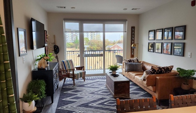 Condo minutes from Broadway