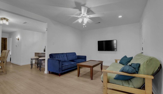 Condo near downtown Austin, close to Town Lake!