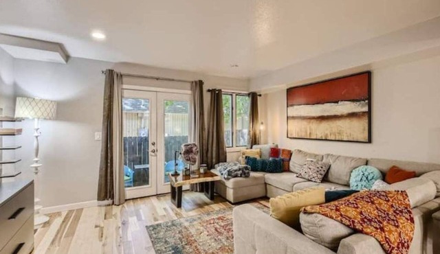 Condo Near Downtown Boulder!/Shops/Bars/Trails