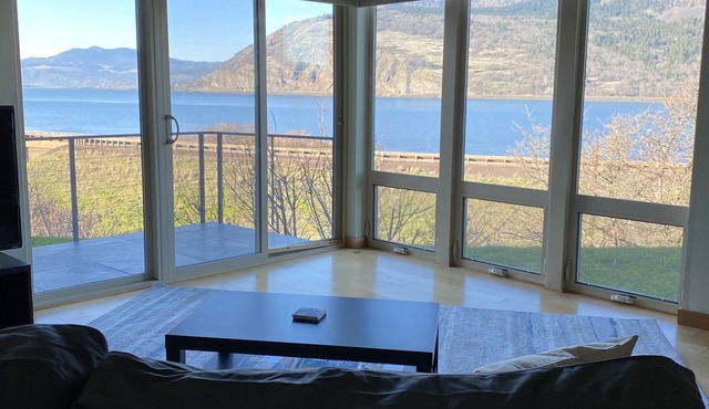 Condo near Hood River- Spectacular Gorge view in Mosier!