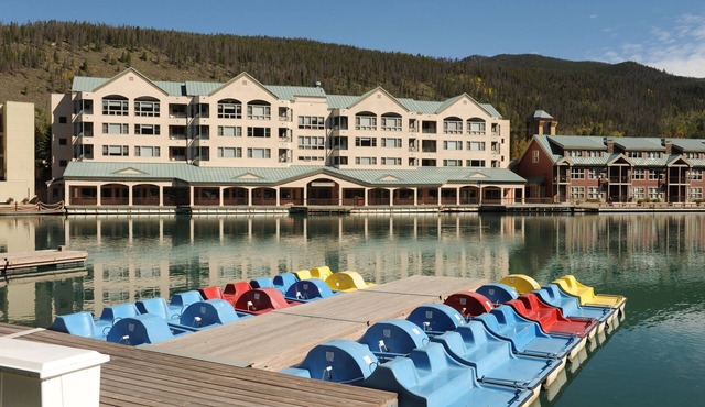 Condo Near the Lake with a Balcony