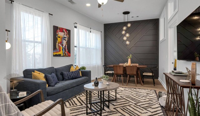 Condo Near Vanderbilt, Belmont, Music Row + Free Parking