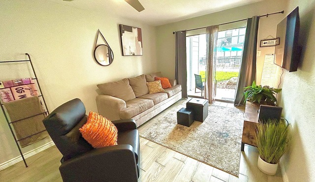 Condo on beautiful Lake Conroe with free laundry, pool, and fitness center