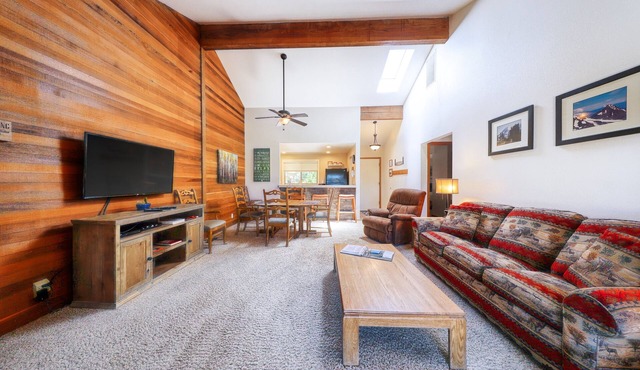 Condo on bike path with beautiful lake view, pool, tennis & SHARC passes