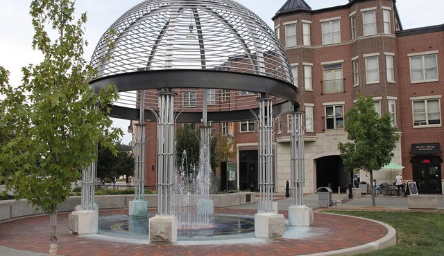 Condo Sleeps up to 8/Unit 205/Right acrooss the road from French Lick Hotel!