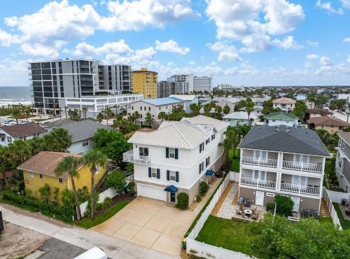 Condo steps of South Jacksonville Beach & minutes to Mayo Clinic