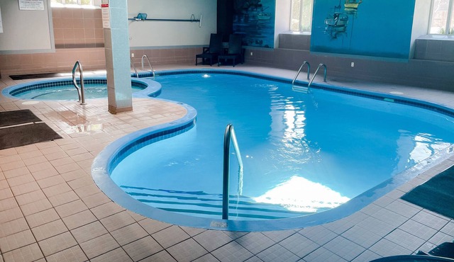 Condo sur le Memphrémagog Avec Piscine et spa