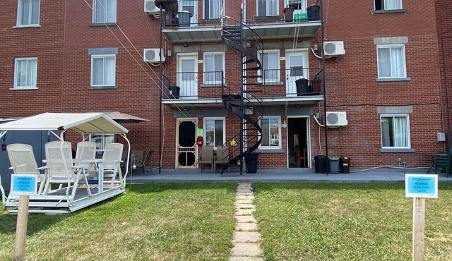 Condo tout inclus et rénové à neuf près de tout!
