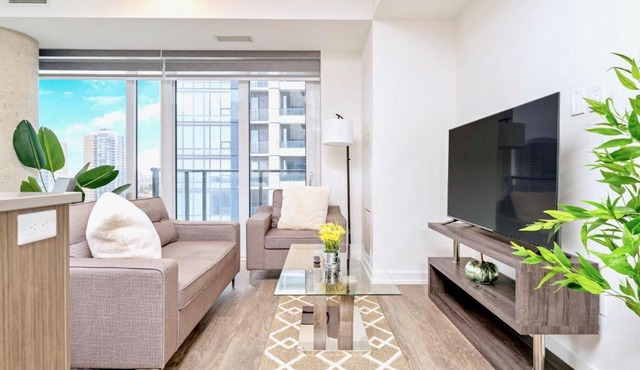 Condo Unit with Stunning Views & Amenities