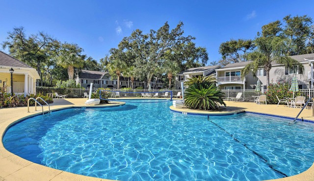 Condo w/Amazing Amenities: 1 Mi to Beach!