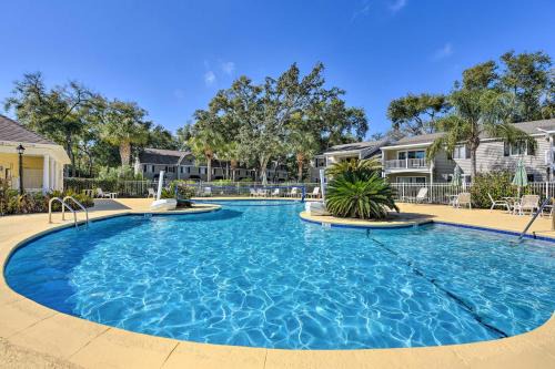 Condo w/Amazing Amenities: 1 Mi to Beach!