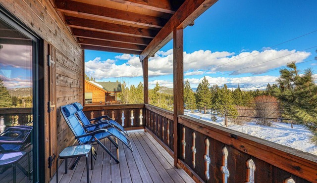 Condo w/Beautiful Mountain View. Steps from Ski/Trails. Donner Lake. EV outlet