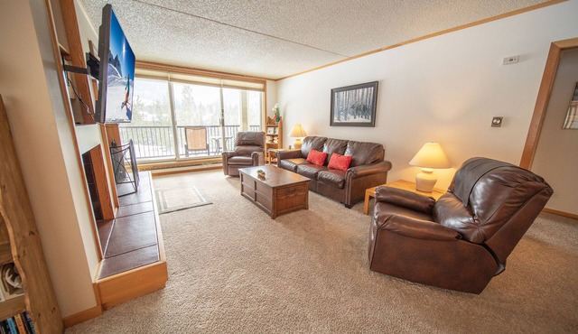 Condo w/Bonus Room, Indoor Pool & Hot Tub