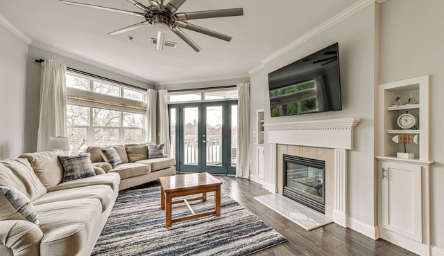 Condo w/Deck: Waterfront Lake Norman Retreat!
