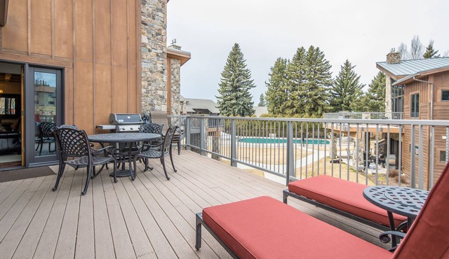 Condo w/fireplace, private patio, A/C - One of a Kind Marina Cay Estates Condo