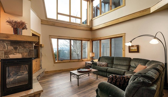 Condo w/fireplaces, A/C- Marina Cay Estates Bigfork Bay