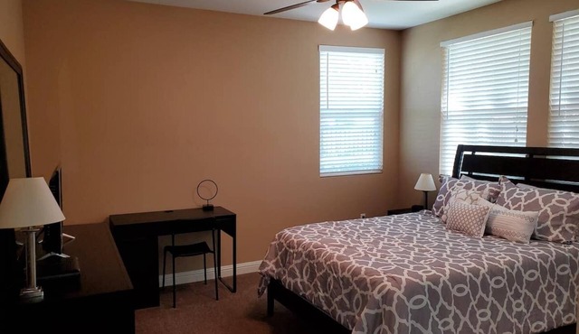 Condo w/Gym/Pool & Garage- Near Downtown & Airport
