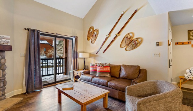 Condo w/mountain views & shared pool, hot tubs, sauna, & clubhouse