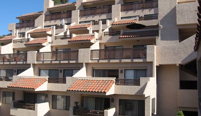 Condo w/mountain & partial ocean view - upper balcony