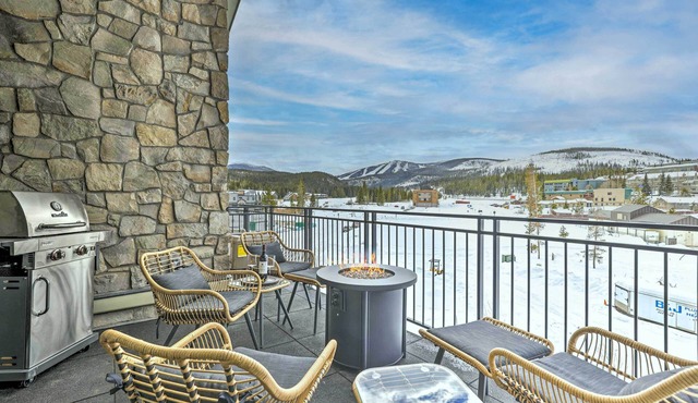 Condo w/Mountain Views in Heart of Downtown!
