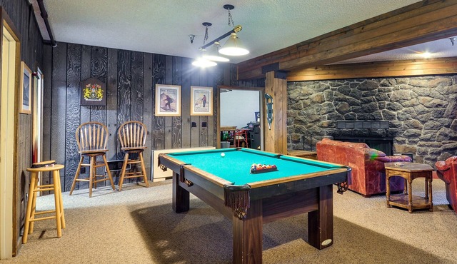 Condo w/Pool Access < 1 Mi to Mt Hood Skibowl!