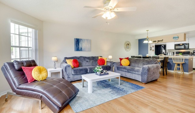 Condo w/Pool Access & Patio: 8 Mi to Disney!