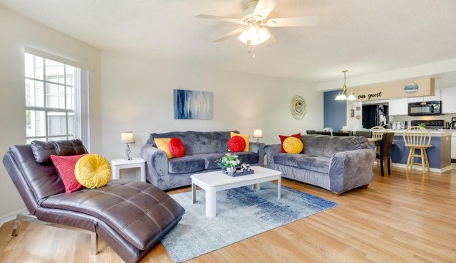 Condo w/Pool Access & Patio: 8 Mi to Disney!