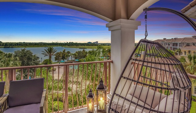 Condo w/Prime View of Lake, Pool & Fireworks!