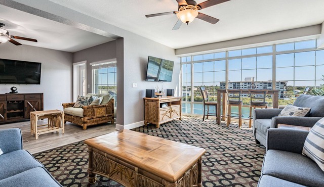 Condo with Breathtaking Views on Water Park & 4 Free Passes, 4min Walk to Beach