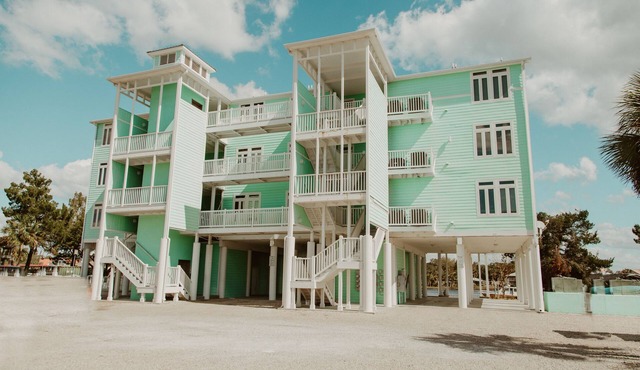 Condo with boat slip and Swimming pool - Sleeps 6
