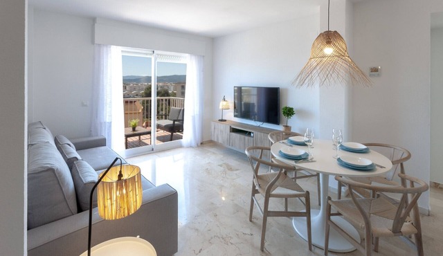 Condo with charm, a few meters from the beach. A/C and free wifi. Terrace with sea views- only families