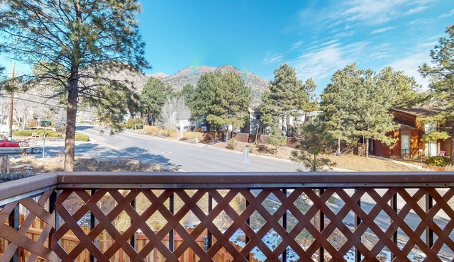 Condo with full kitchen, balconies, views of Mt. Elden - close to town