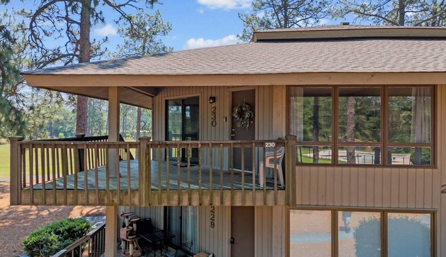 Condo with Golf, Pool and Tennis Courts. n10 min to Pinehurst.