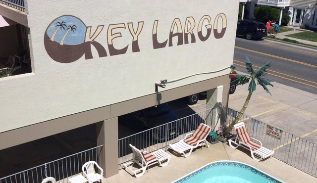 Condo with Private Pool, Just steps away from the Beach and Boardwalk