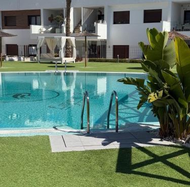 Condo with solarium in Laguna Beach Resort In Los Balcones in Torrevieja