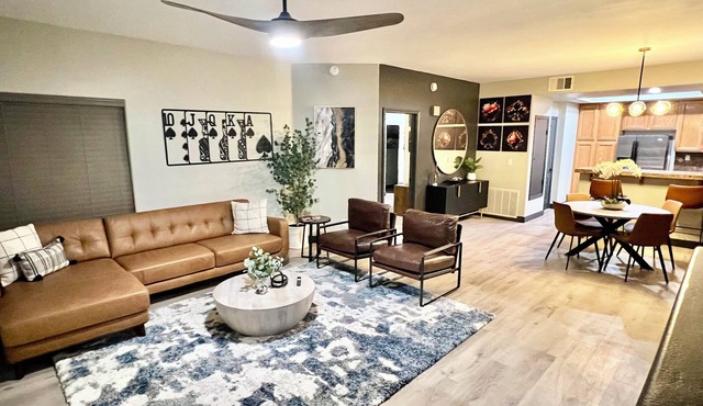 Condominium close to New Raider’s stadium, Strip, restaurants and attractions.