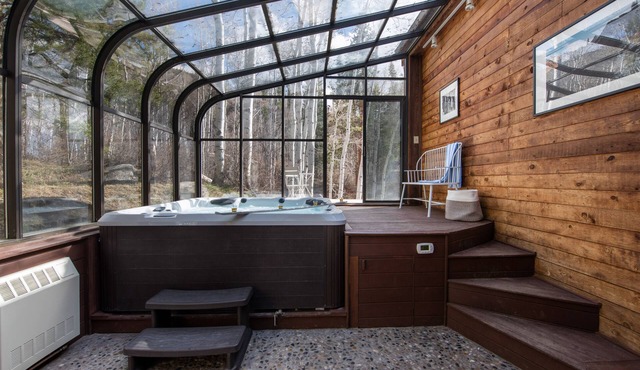Condor by AvantStay | Gorgeous Mountain Home w/Hot Tub & Sauna