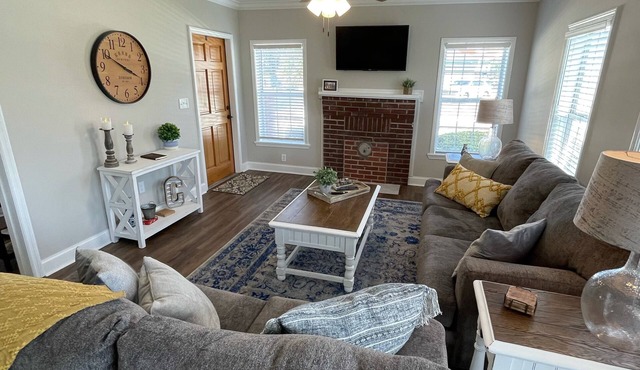 Conductor’s Corner - Exquisite Railside Cottage in Folkston, GA