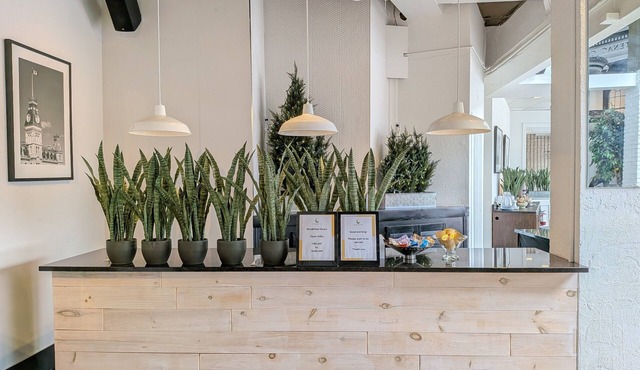 Confederation Place - Hotel