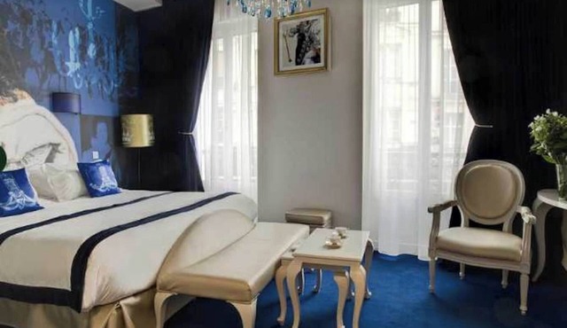 Confidential Room 1, a stone's throw from the Louvre