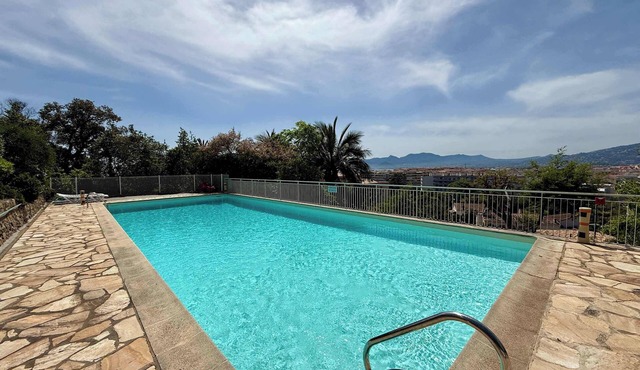 Confort et serenite piscine et stationnement