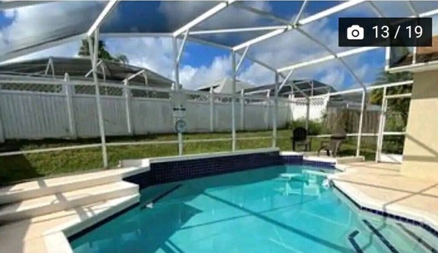 Confortab Entire House to relax in the pool or enjoy near the parks