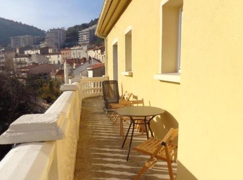 Confortable F3 avec balcon/terrasse en centre-ville, proximité cures, parking, ascenseur, pour 4 pers. - FR-1-703-88